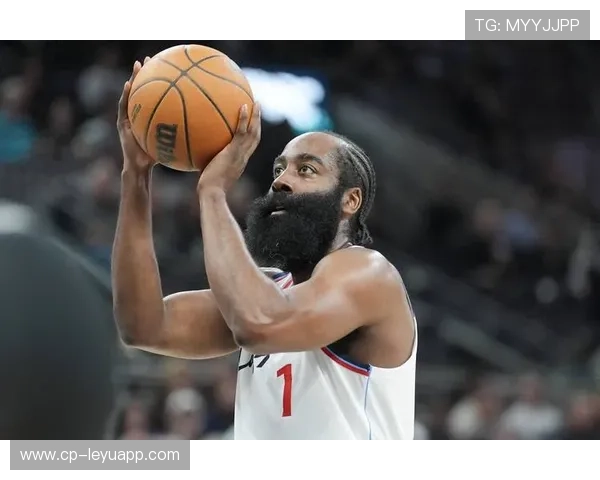 哈登组织犀利穿透,快船外线命中率拉满 哈登组织犀利穿透,快船外线命中率拉满